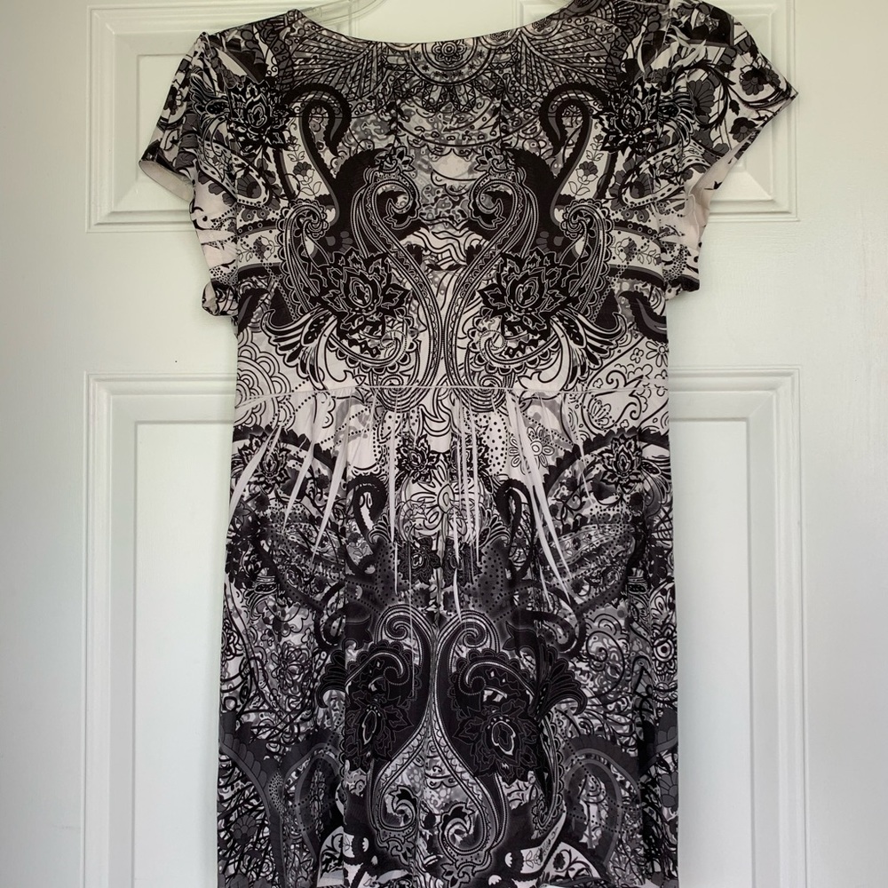 One World Sublimation V-Neck Top -size Medium - Picture 5 of 5